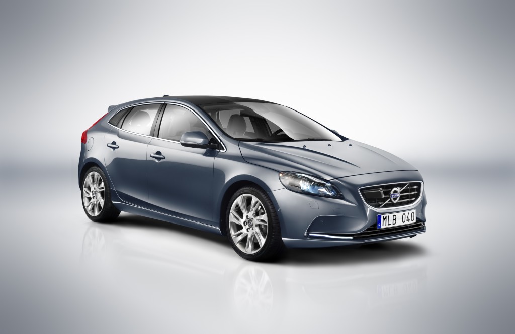 VOLVO V40 hatchback